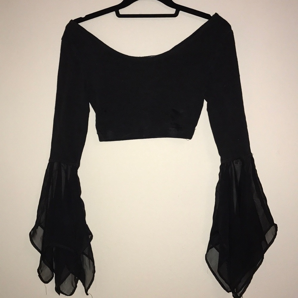 Long sleeve black crop top